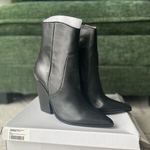 NWT- Steve Madden Leather Western Boots